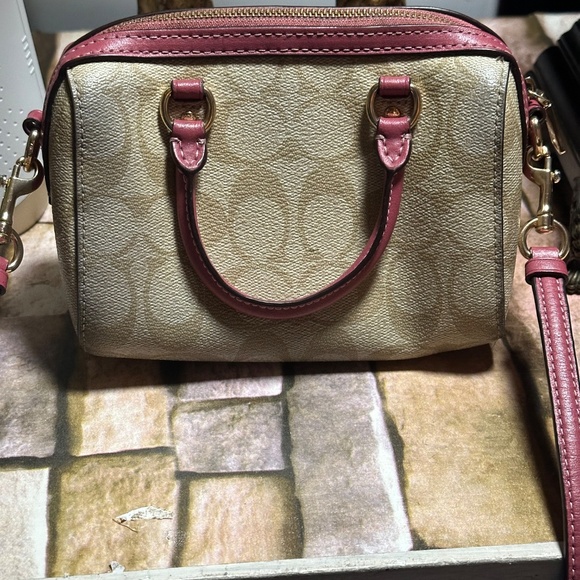 Coach crossbody - Picture 2 of 3